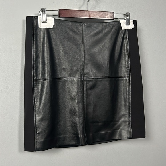 WHBM Faux Leather Black Mini Skirt Stretchy sides size 6 - Picture 2 of 10